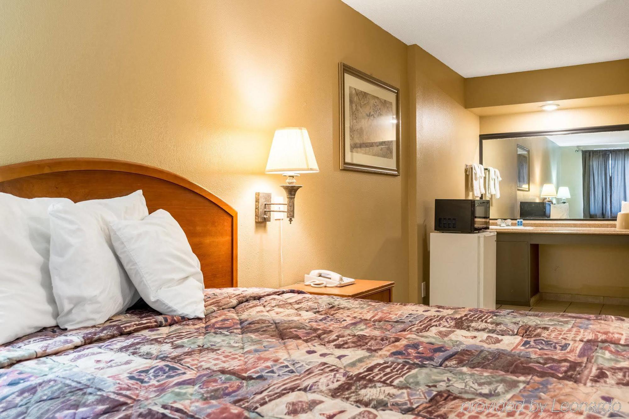 Rodeway Inn Тусон Екстериор снимка